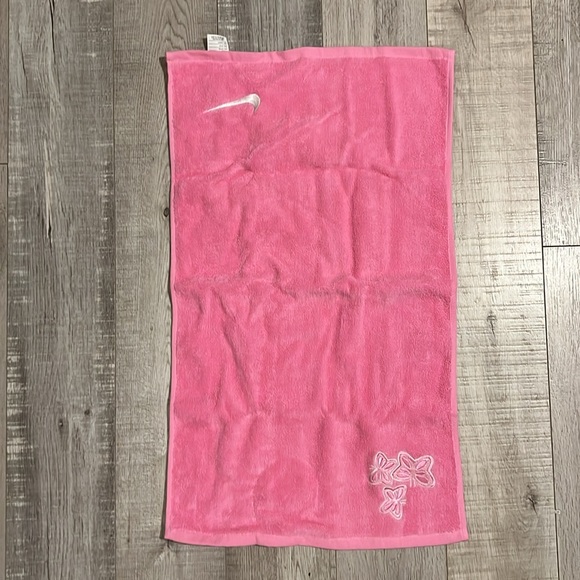 Nike Gift Set- Butterfly Sandals & Towel - Picture 12 of 16